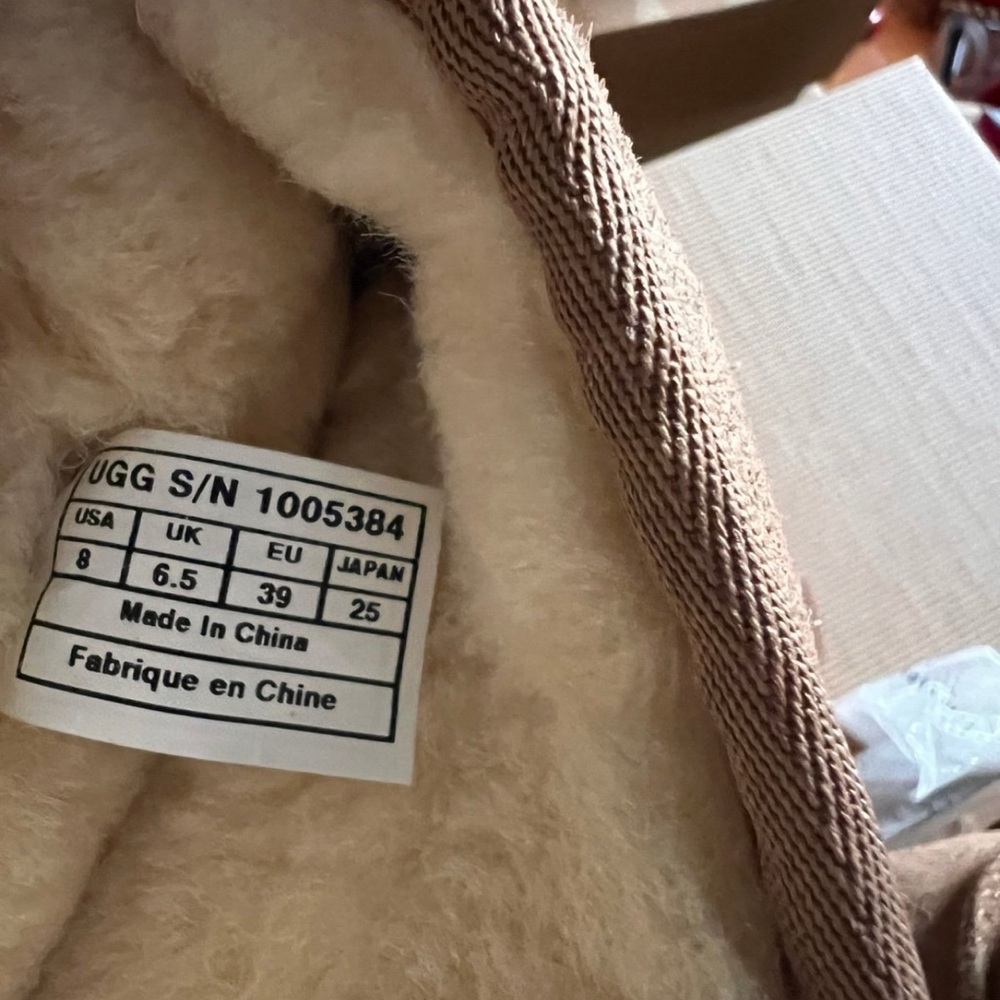 UGG Women's Adelaide Short Boots Size 8 - Picture 8 of 9